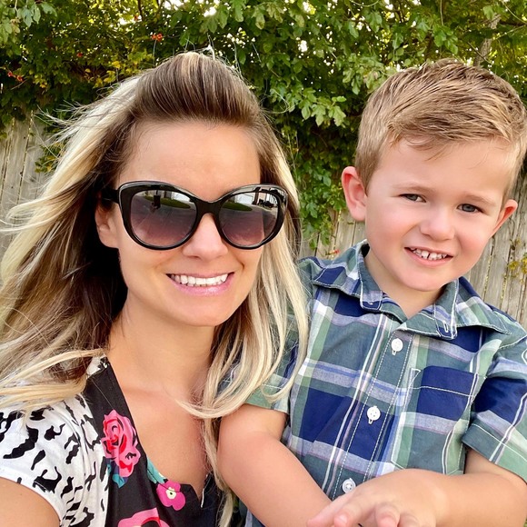 Meet your Posher, Jennifer - Picture 1 of 1